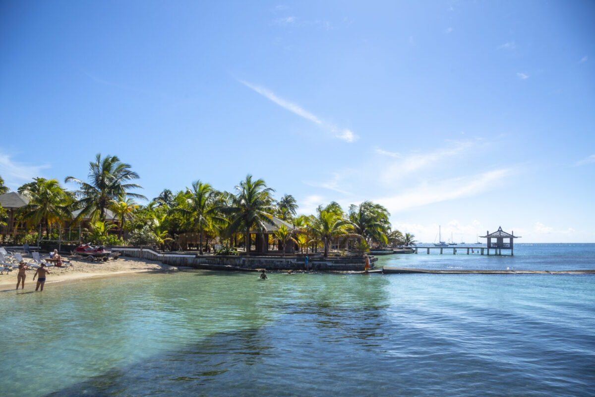 Belize Bank Account for Foreigners: Benefits, Risks, and How to Open One in 2025